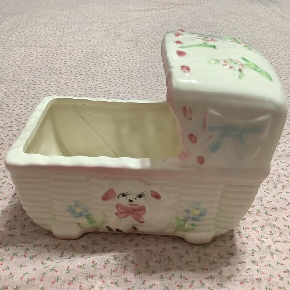 Unbranded Vintage 1950s Inspired White Pastel Kitsch Lamb Crib Shaped Planter - Picture 4 of 8